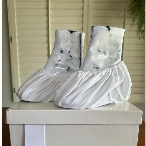 Maison Martin Margiela White and Black Ankle Boots - Picture 2 of 4